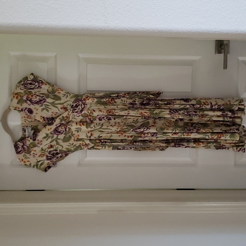 Light yellow floral Donna Ricco petite dress